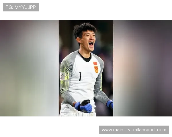 颜骏凌连续扑出对方禁区内两次劲射，上海海港热身赛零封获胜