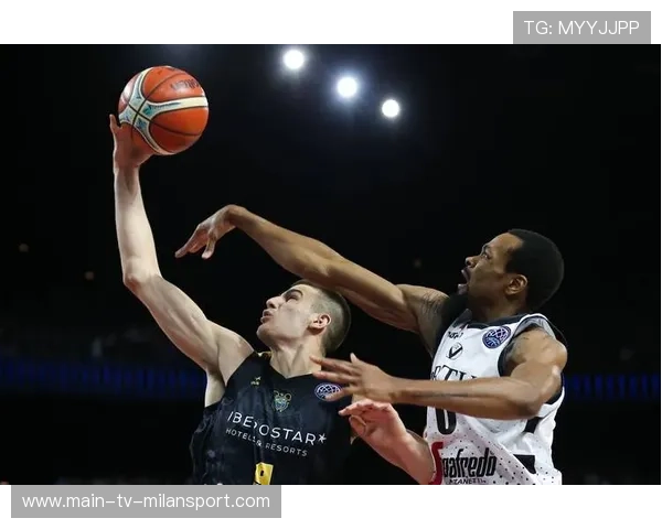 篮球比赛中通过假动作诱导对手犯规的战术博弈